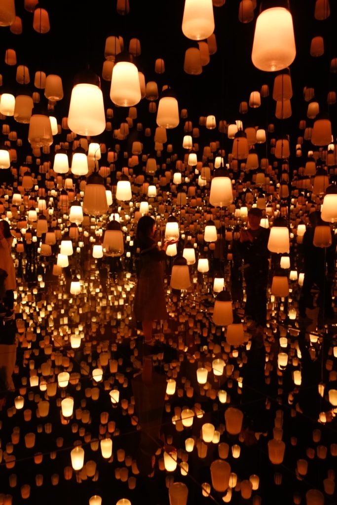 Forest of lamps in the exhibition of teamlab Borderless