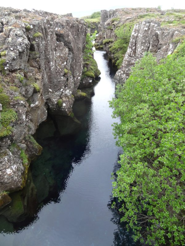 Fissure and water in Þingvellir