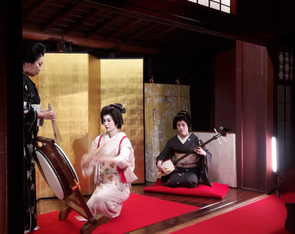 Geishas playing music