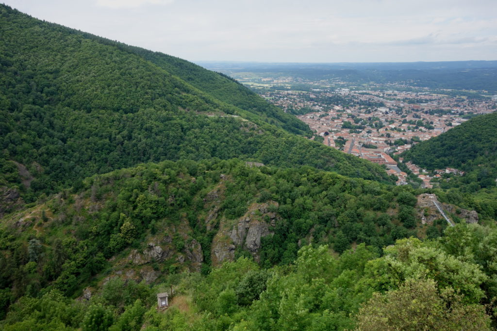 At the top of the village, view of the Mazamet bridge