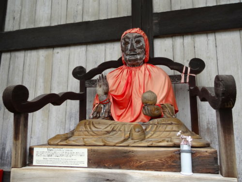 Binzuru statue