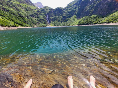 Our feet in the Lac d'Oô