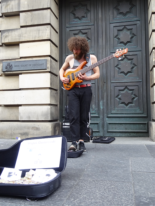 Wojtek Gasiorowski busking in Edinburgh