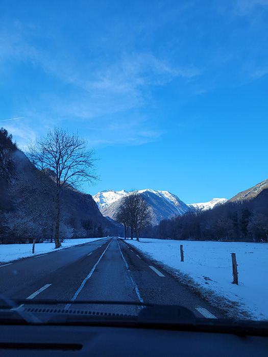 On the road to Izourt Lake