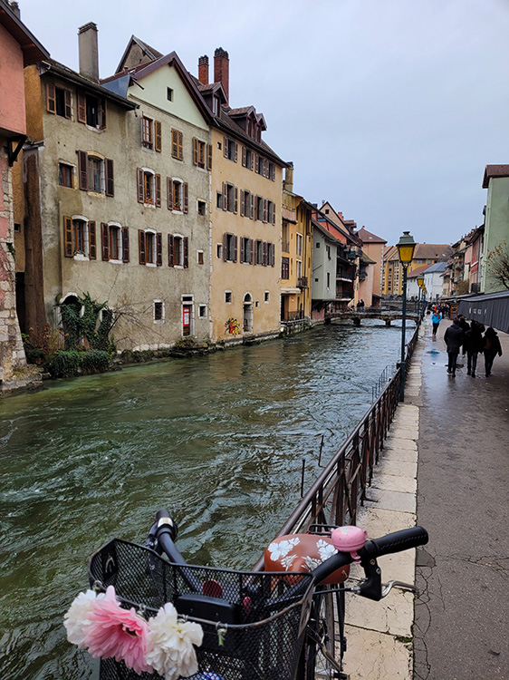 Annecy, by the canal