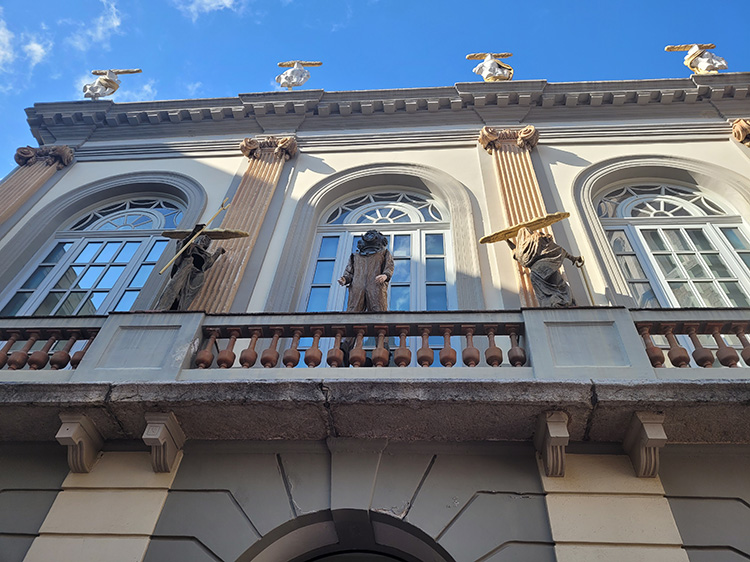 Diving into Dali's creativity