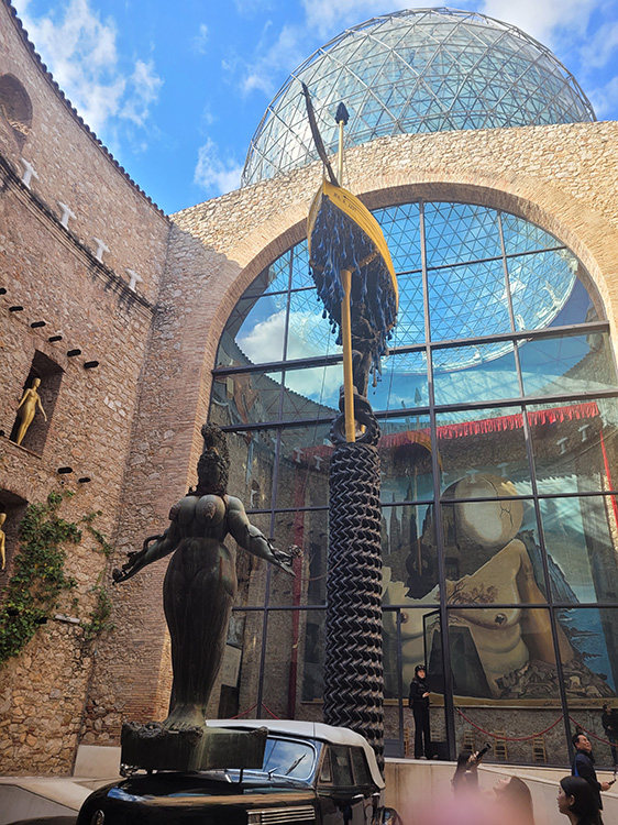 Entering Dali's world