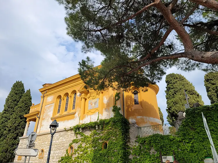 Walking to the top of Nice